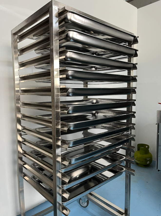 GASTRONORM TROLLEY 12 TRAY